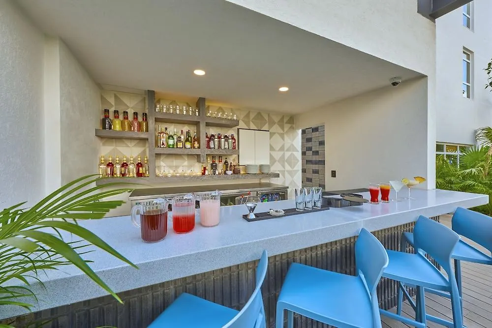 Hotel City Express Plus By Marriott Cancun Aeropuerto Riviera