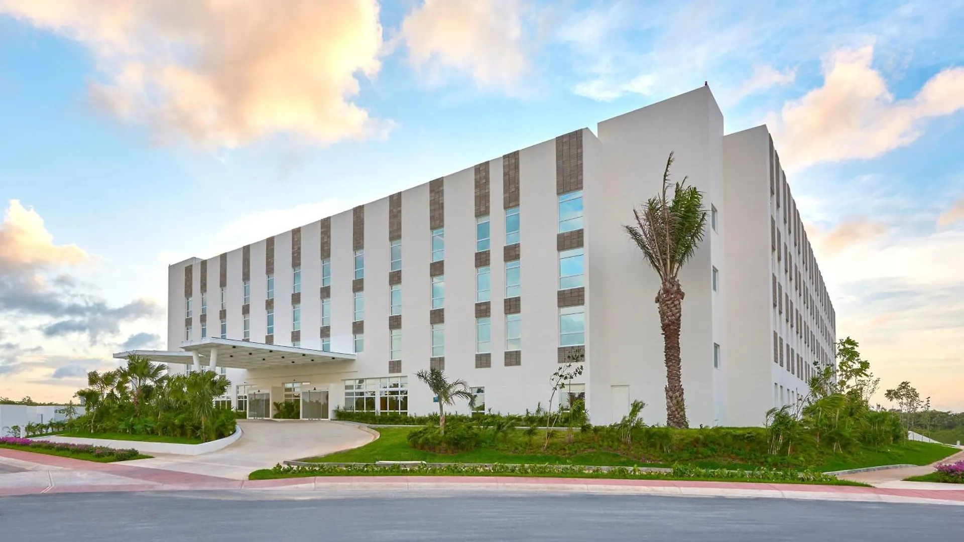 **** Hotel City Express Plus By Marriott Cancun Aeropuerto Riviera Mexico