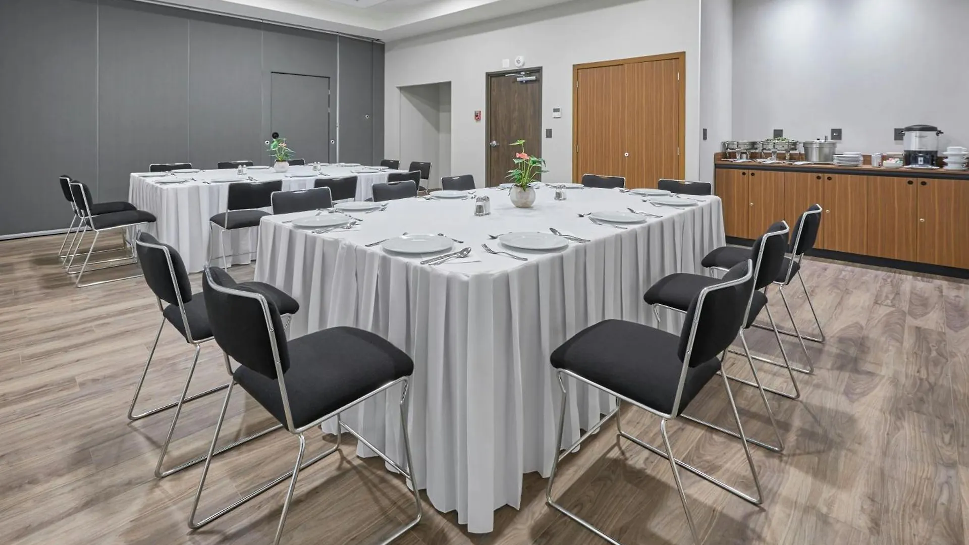 City Express Plus By Marriott Cancun Aeropuerto Riviera