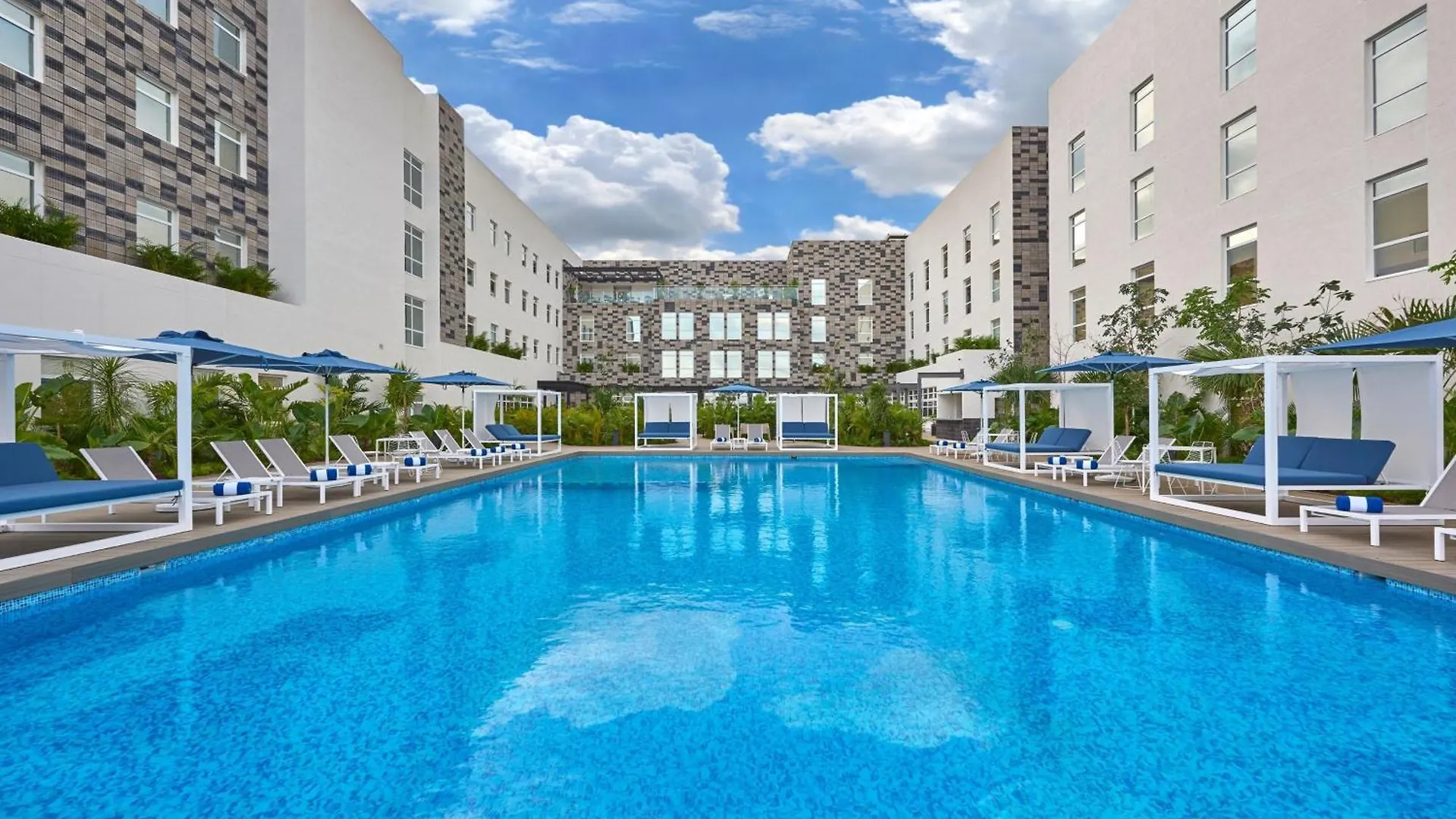 City Express Plus By Marriott Cancun Aeropuerto Riviera
