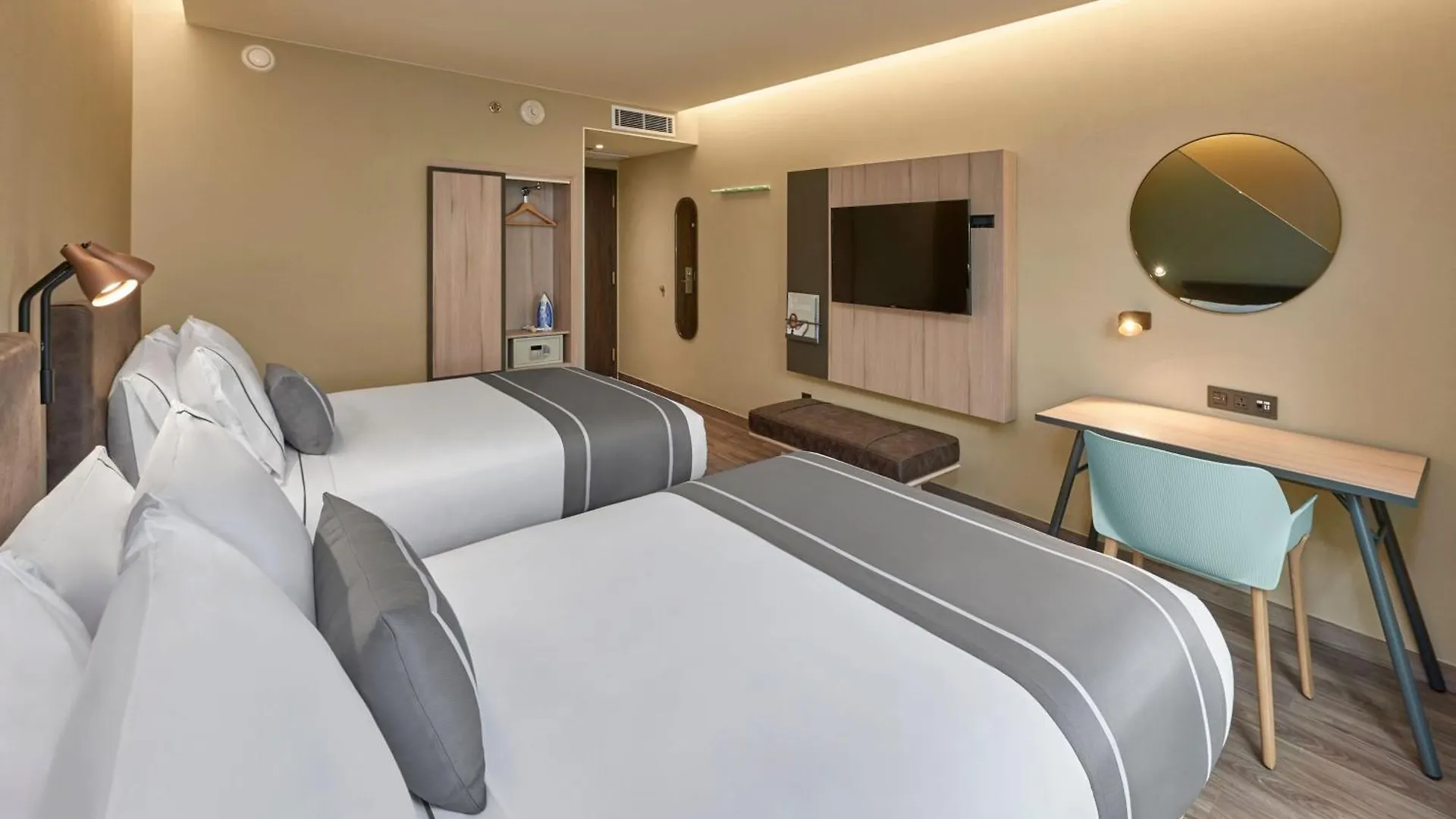 Hotel City Express Plus By Marriott Cancun Aeropuerto Riviera