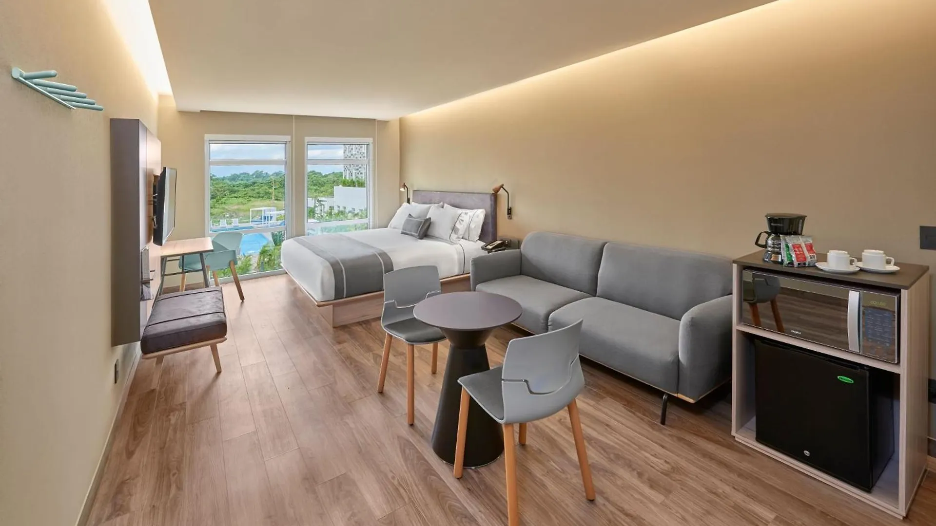 Hotel City Express Plus By Marriott Cancun Aeropuerto Riviera