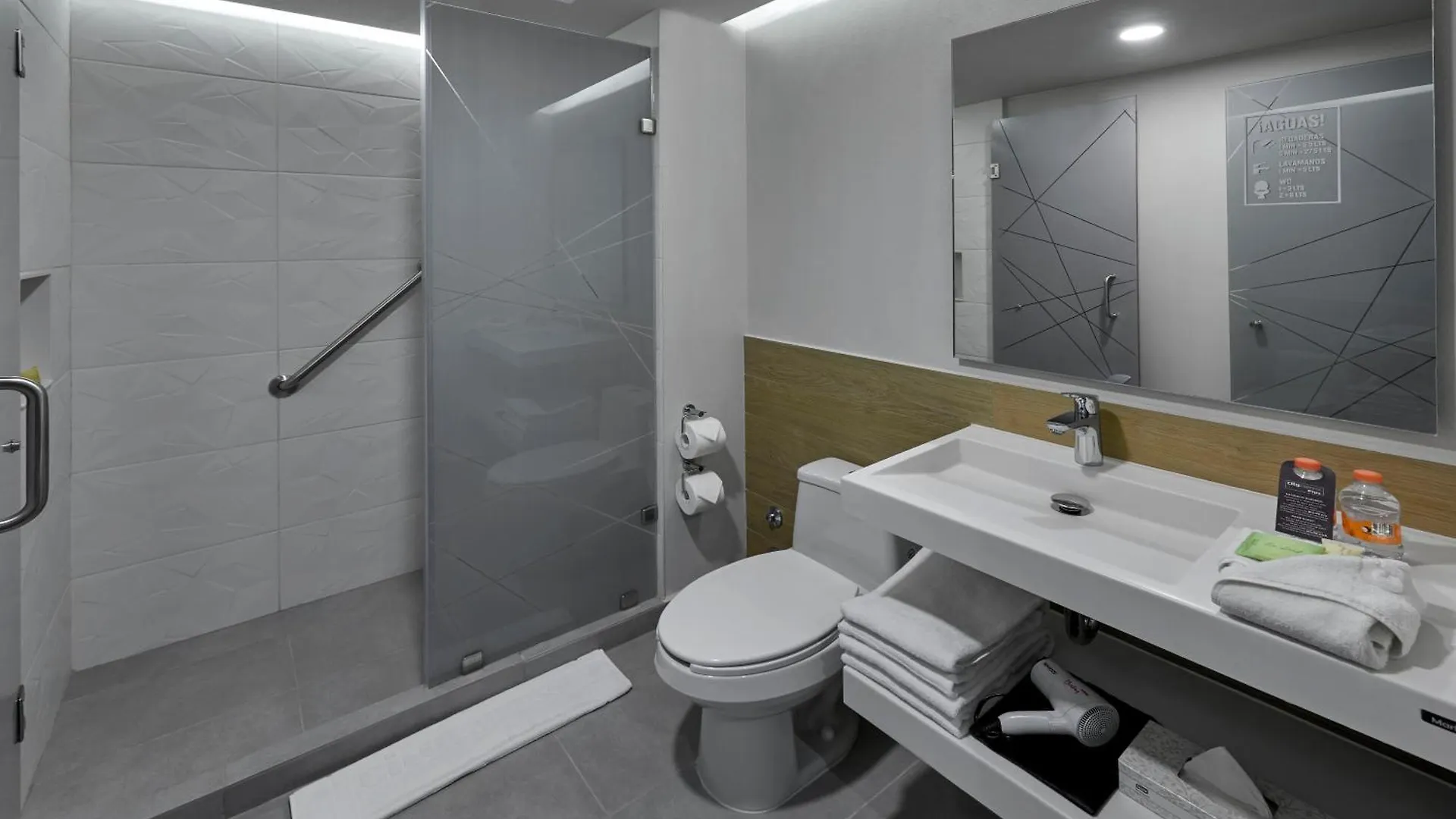 Hotel City Express Plus By Marriott Cancun Aeropuerto Riviera
