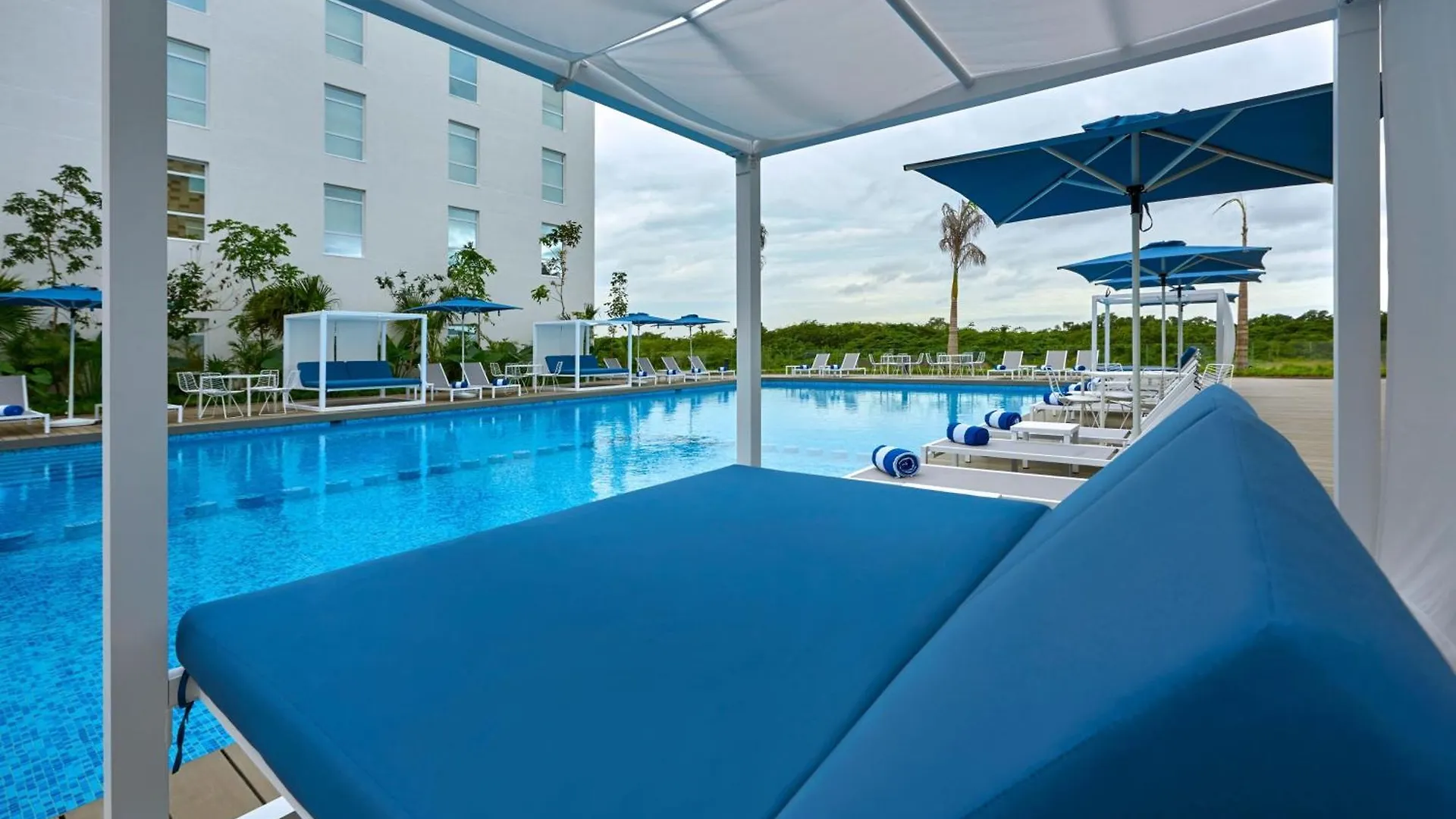 Hotel City Express Plus By Marriott Cancun Aeropuerto Riviera